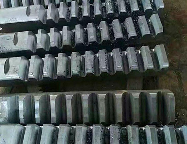 齒條滾齒加工方法：